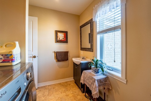 Powder room - 153 Rue Du Jade, Saint-Jean-Sur-Richelieu, QC - Indoor Photo Showing Laundry Room