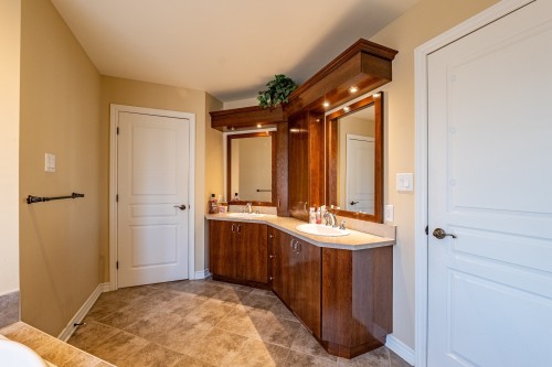 Master Bathroom - 153 Rue Du Jade, Saint-Jean-Sur-Richelieu, QC - Indoor Photo Showing Bathroom