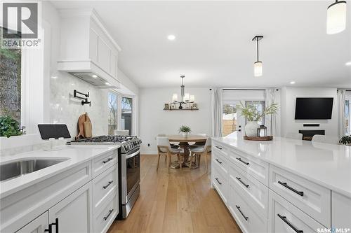 115 Whiteswan Drive, Saskatoon, SK - Indoor Photo Showing Kitchen With Upgraded Kitchen
