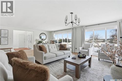 115 Whiteswan Drive, Saskatoon, SK - Indoor Photo Showing Living Room