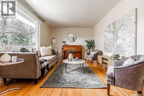 1609 Park Avenue, Saskatoon, SK - Indoor Photo Showing Living Room