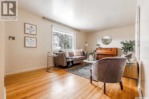 1609 Park Avenue, Saskatoon, SK - Indoor Photo Showing Living Room