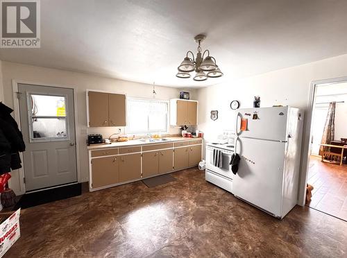 59 Winston Rd, Wawa, ON - Indoor Photo Showing Kitchen With Double Sink