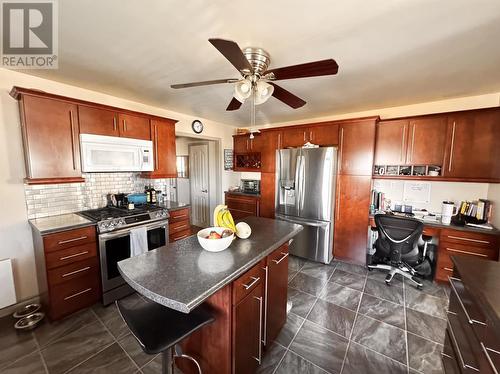 59 Winston Rd, Wawa, ON - Indoor Photo Showing Kitchen