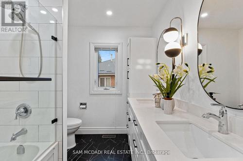 4025 Rolling Valley Drive, Mississauga, ON - Indoor Photo Showing Bathroom