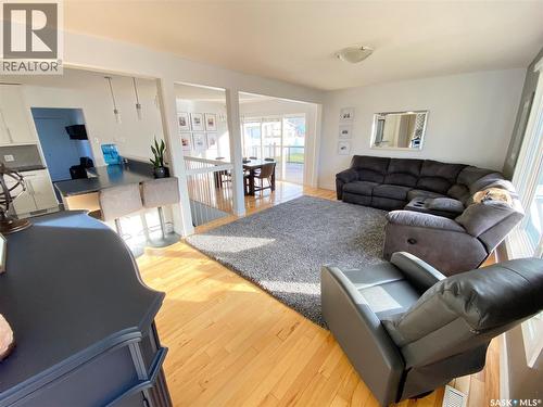 1205 Douglas Road, Weyburn, SK - Indoor Photo Showing Living Room