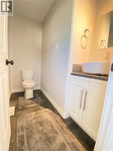 1205 Douglas Road, Weyburn, SK - Indoor Photo Showing Bathroom
