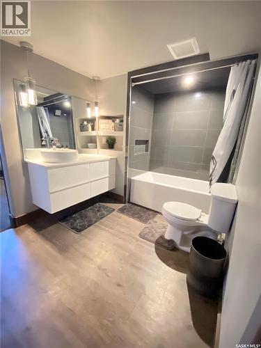 1205 Douglas Road, Weyburn, SK - Indoor Photo Showing Bathroom