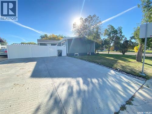 1205 Douglas Road, Weyburn, SK - Outdoor