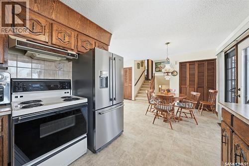 516 Wilken Crescent E, Warman, SK - Indoor Photo Showing Kitchen