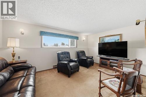 516 Wilken Crescent E, Warman, SK - Indoor Photo Showing Living Room