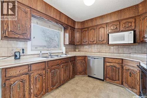 516 Wilken Crescent E, Warman, SK - Indoor Photo Showing Kitchen With Double Sink