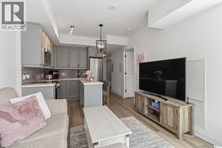 2333 KHALSA Gate Unit# 706  Oakville, ON L6M 0X7