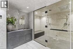 Contemporary sauna and spa - 