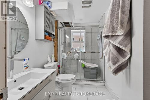 43 Carleton Street, Kingston (East Of Sir John A. Blvd), ON - Indoor Photo Showing Bathroom