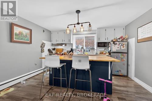 43 Carleton Street, Kingston (East Of Sir John A. Blvd), ON - Indoor