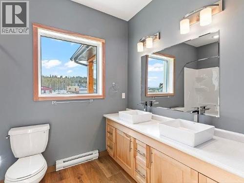 10 Alert Avenue, Whitehorse, YT - Indoor Photo Showing Bathroom