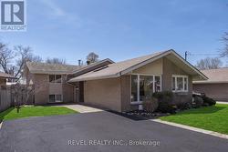 4 OAKLEY BOULEVARD Toronto (Bendale), ON M1P 3P2