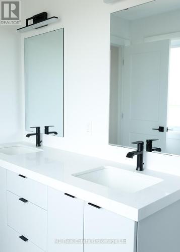 74 Bedell Drive, Mapleton, ON - Indoor Photo Showing Bathroom