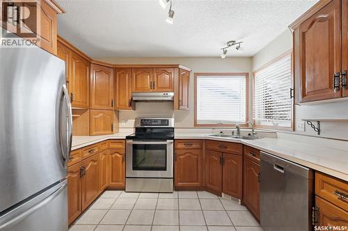 807 115Th Street E, Saskatoon, SK - Indoor Photo Showing Kitchen With Double Sink