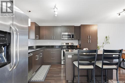 139 Maningas Bend, Saskatoon, SK - Indoor Photo Showing Kitchen With Stainless Steel Kitchen