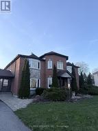 11 SLEEPY HOLLOW LANE Whitchurch-Stouffville, ON L4A 3G7