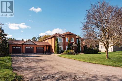 11 SLEEPY HOLLOW LANE  Whitchurch-Stouffville, ON L4A 3G7