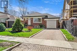 136 LOTHIAN AVENUE Toronto, ON M8Z 4L4