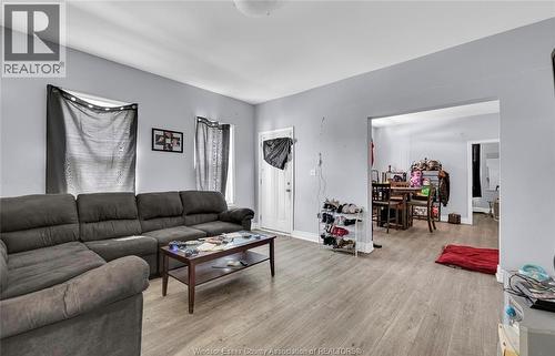 294 Louis Avenue, Windsor, ON - Indoor Photo Showing Living Room