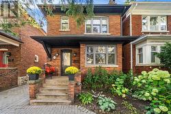 24 RONAN AVENUE Toronto, ON M4N 2X9
