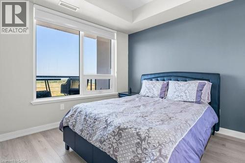 Bedroom with light wood-style flooring - 385 Winston Road Unit# 1402, Grimsby, ON - Indoor Photo Showing Bedroom