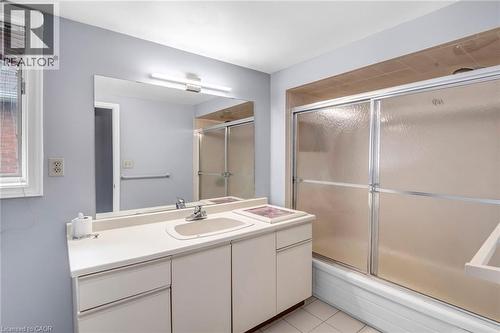 81 Sterling Street, Hamilton, ON - Indoor Photo Showing Bathroom