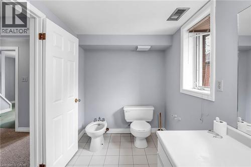 81 Sterling Street, Hamilton, ON - Indoor Photo Showing Bathroom