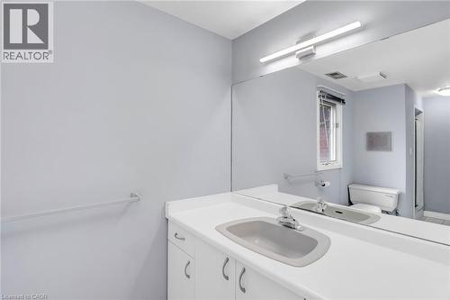 81 Sterling Street, Hamilton, ON - Indoor Photo Showing Bathroom