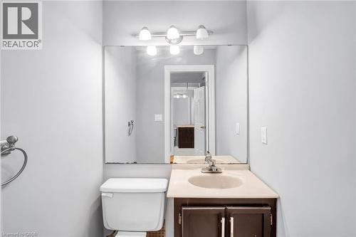 81 Sterling Street, Hamilton, ON - Indoor Photo Showing Bathroom