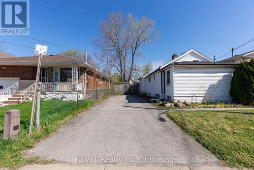6251 ASH STREET  Niagara Falls (Dorchester), ON L2G 2H4