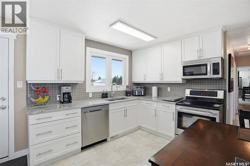 29 Tupper Crescent, Saskatoon, SK - Indoor Photo Showing Kitchen With Stainless Steel Kitchen With Double Sink
