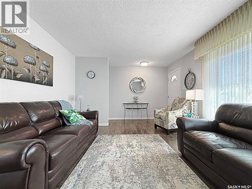 755 Tobin Terrace, Saskatoon, SK - Indoor Photo Showing Living Room
