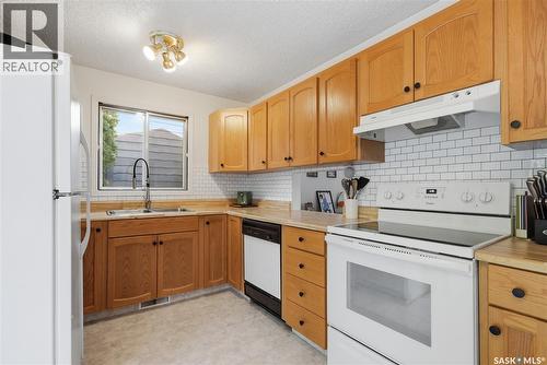 627 Delaronde Crescent, Saskatoon, SK - Indoor Photo Showing Kitchen With Double Sink