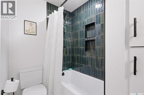 627 Delaronde Crescent, Saskatoon, SK - Indoor Photo Showing Bathroom