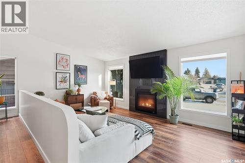 627 Delaronde Crescent, Saskatoon, SK - Indoor Photo Showing Living Room With Fireplace