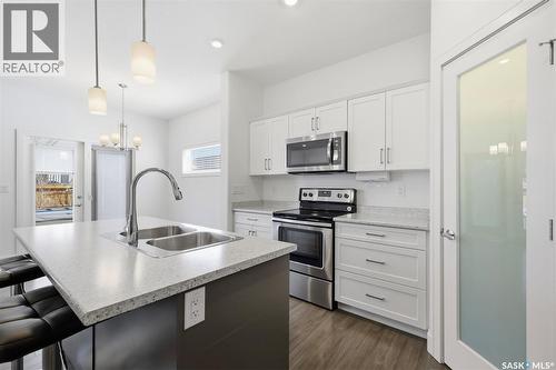 611 Kolynchuk Court, Saskatoon, SK - Indoor Photo Showing Kitchen With Double Sink With Upgraded Kitchen