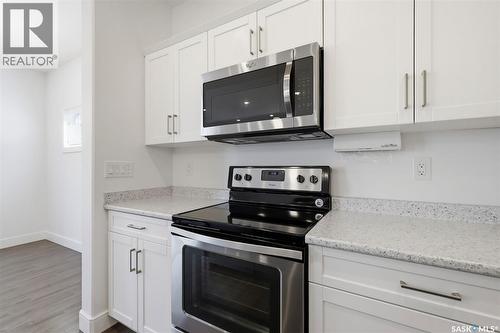611 Kolynchuk Court, Saskatoon, SK - Indoor Photo Showing Kitchen