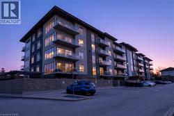 16 MARKLE Crescent Unit# 111 Ancaster, ON L9G 0H4
