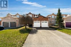11 HODGSON DRIVE Barrie, ON L4N 7Y2