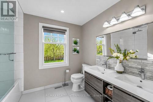 315 Swinburne Road, Burlington, ON - Indoor Photo Showing Bathroom