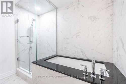 406 - 2060 Lakeshore Road, Burlington, ON - Indoor Photo Showing Bathroom