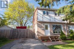 183 MCELROY DRIVE  Ottawa, ON K2L 1X7