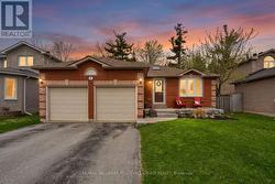 8 HOLLY MEADOW ROAD  Barrie, ON L4N 8S2