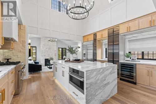 977 Unsworth Avenue, Burlington, ON - Indoor Photo Showing Kitchen With Upgraded Kitchen